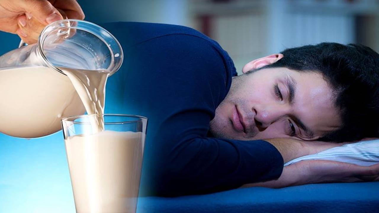 रात को दूध पीने के फायदे और नुक़सान